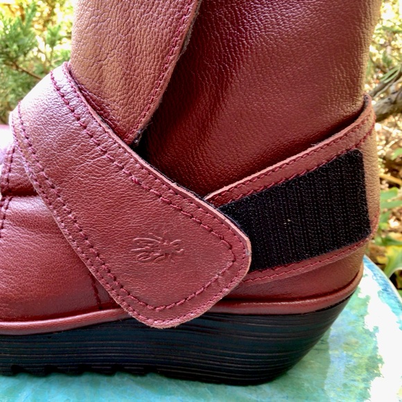 FLY LONDON (38) WOMEN’S Leather wedged heel boots, fastened Velcro around ankle. - Picture 6 of 15